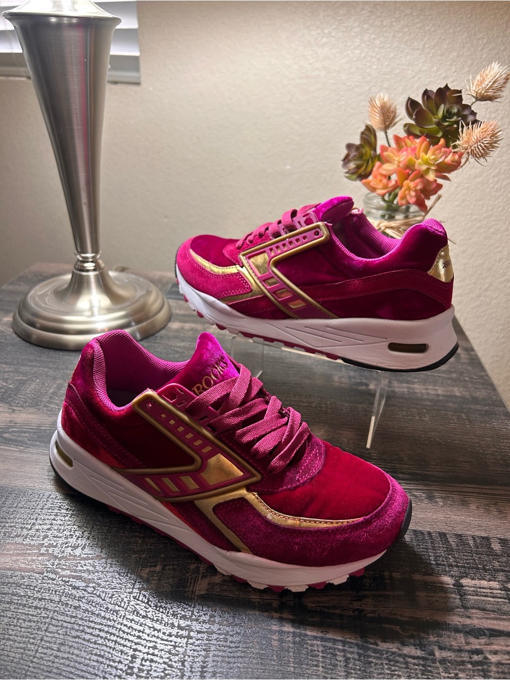 Brooks Regent Women’s Shoes Velvet Fuchsia Pink Gold Trim - Picture 2 of 7